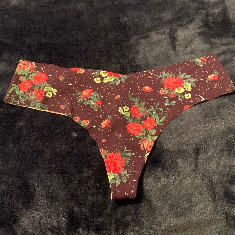 💜Victoria’s Secret Floral Moon Star Seamless Thong Panty💜